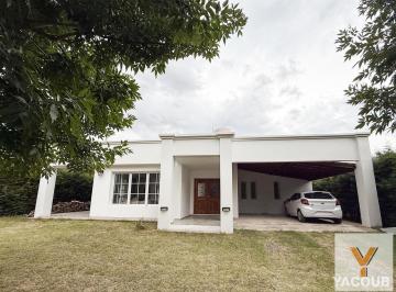 Casa · 111m² · 4 Ambientes · 2 Cocheras · Casa en Venta - 2 Dorm. 2 Baños - Villa Parque Sicardi