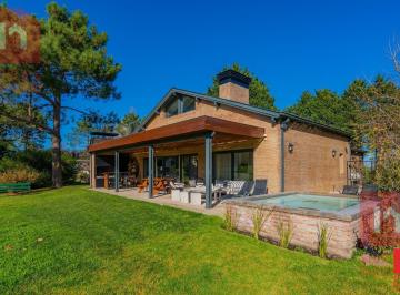 Casa · 200m² · 4 Ambientes · Marayui Country Club, Casa 3 Dorm., Vista Al Golf
