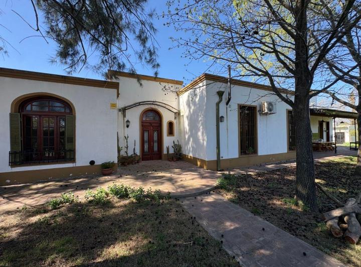 Casa · 190m² · 4 Ambientes · 1 Cochera
