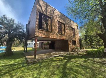 Quinta vacacional · 202m² · 3 Dormitorios · 2 Cocheras · Casa Quinta 3700 m² con Pileta Km52 Ruta 2