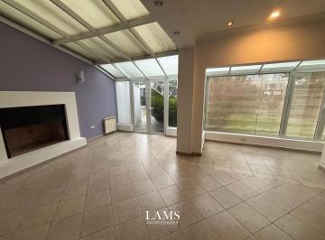 Casa · 307m² · 4 Ambientes · 2 Cocheras · Casa en Alquiler - Barrio San Carlos