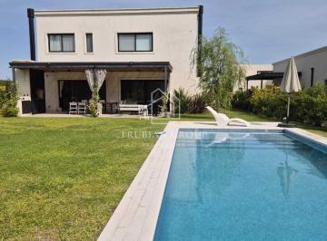 Casa · 165m² · 5 Ambientes · 1 Cochera · Casa en Alq. Temporario en Santa Ana, Villanueva, Tigre