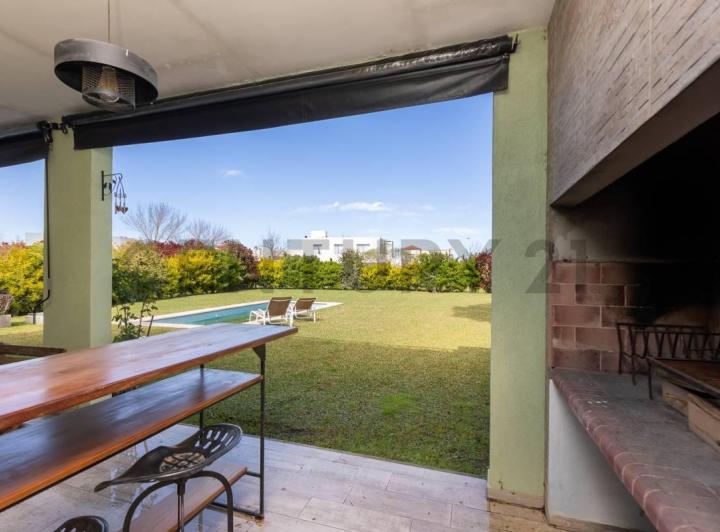 Casa · 194m² · 5 Ambientes · 2 Cocheras