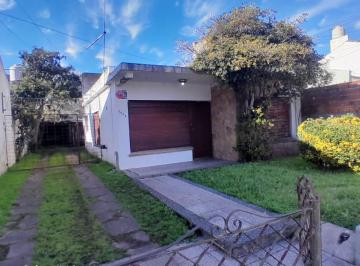 Casa · 300m² · 3 Ambientes · A Reciclar: Casa de 3 Ambientes Mas Depto Al Fondo en La Pampa Al 2400