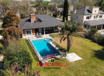 Casa · 121m² · 4 Ambientes · 4 Cocheras · Casa en Venta y Alquiler en San Patricio, Moreno, en Una Planta