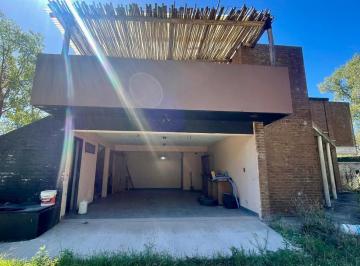 Campo · 430m² · 6 Ambientes · Campo en Venta - 3 Dorm. 4 Baños - La Plata
