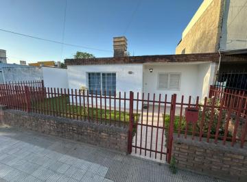 Casa de 5 ambientes, Córdoba · Preciosa Casa con Tremendo Patio!