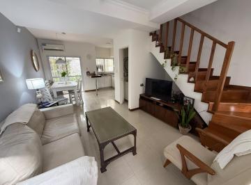 Casa · 99m² · 5 Ambientes · 1 Cochera · Casa en Olivos