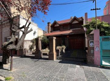 Casa · 270m² · 5 Ambientes · 2 Cocheras · Alquiler Casa Amoblada Lanus C/pileta
