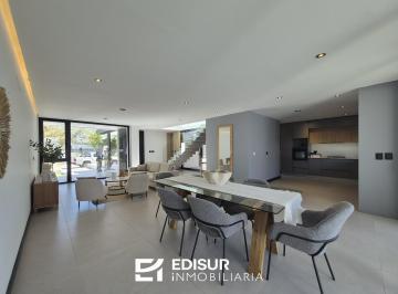 Casa · 250m² · 5 Ambientes · Casa Venta Campo Chico