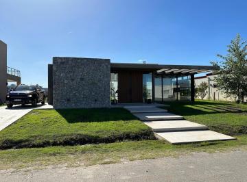 Casa de 4 ambientes, San Vicente · Casa en Alquiler a Estrenar en Santa Rita Canning
