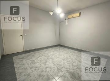 Casa · 94m² · 4 Ambientes · 1 Cochera · Venta Casa 4 Ambientes con Patio Caseros Apto Credito