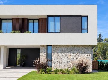 Casa · 200m² · 5 Ambientes · 2 Cocheras · Casa - Greenville Polo & Resort