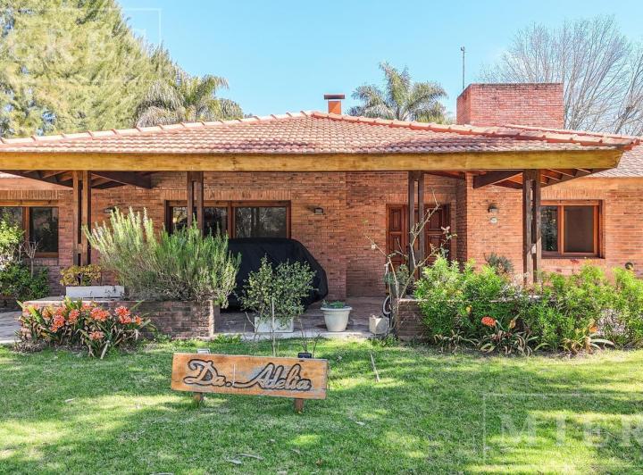 Casa · 218m² · 6 Ambientes · 3 Cocheras