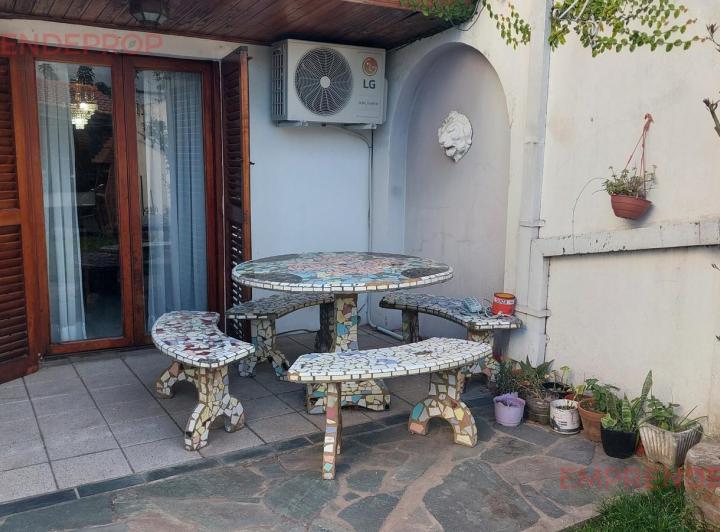 Casa · 147m² · 6 Ambientes · 1 Cochera