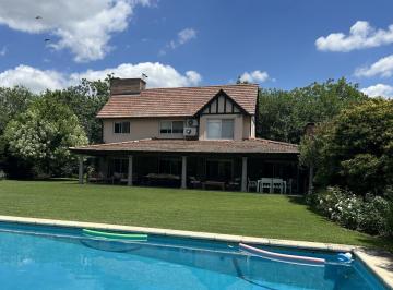 Casa · 250m² · 5 Ambientes · 1 Cochera · Casa en Alquiler Temporario en Martindale C. C