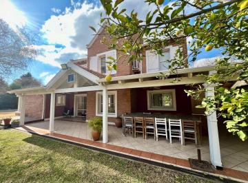 Casa · 250m² · 5 Ambientes · 2 Cocheras · Casa en Alquiler en Soles del Pilar - Fátima