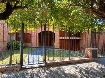 Casa · 223m² · 5 Ambientes · 1 Cochera · Casa en Jesus Maria 3 Dorm. B° Centro
