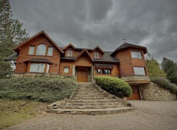 Casa · 381m² · 6 Ambientes · 2 Cocheras · Casa en Chapelco Golf