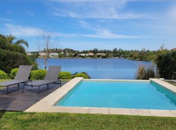 Casa · 270m² · 8 Ambientes · 2 Cocheras · Casa a La Laguna Barrio San Agustín