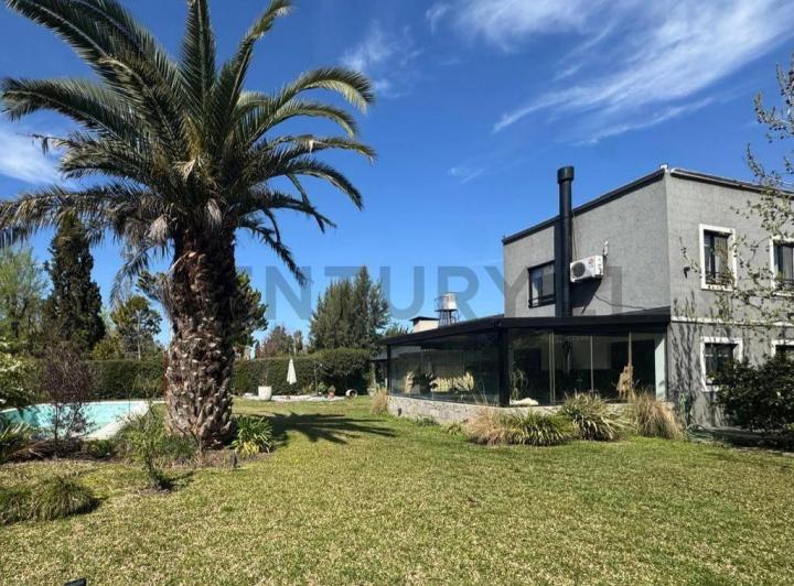 Casa · 190m² · 5 Ambientes · 4 Cocheras