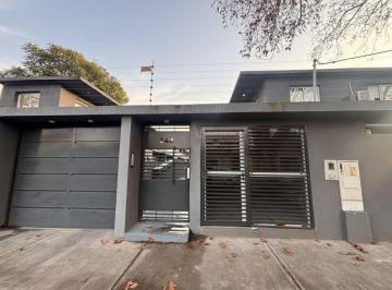 Casa de 3 ambientes, Almirante Brown · Dúplex de 3 Ambientes con Jardín y Cochera en Adrogué
