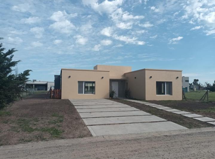 Casa · 150m² · 4 Ambientes · 2 Cocheras