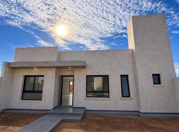 Casa · 95m² · 4 Ambientes · 2 Cocheras · Cf1366 - Desarrollo de Casa - 3 Dorm. - B° Yvyra Pyta