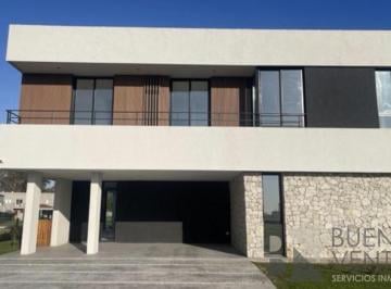 Casa · 200m² · 4 Dormitorios · 2 Cocheras · Venta /alquiler - Greenville Polo