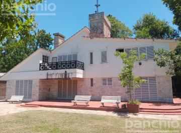 Casa · 418m² · 5 Ambientes · 5 Cocheras · Venta de Casa 4 Dorm. - Fisherton