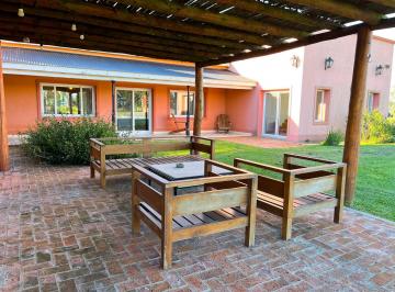 Casa · 480m² · 6 Ambientes · 4 Cocheras · Casa de 528 m² Sobre Lote de 12.400 m² Espectacular en Chachas de La Trinidad
