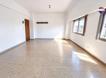 Departamento · 69m² · 3 Ambientes · Venta Departamento 3 Amb Florencio Varela Centro