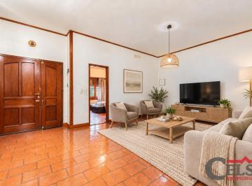 Casa de 4 ambientes, Velez Sarsfield · Casa Impecable en Una Planta, Parque, Galería, 3 Dorm., 4 Baños y Cochera
