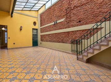 Casa · 186m² · 5 Ambientes · 1 Cochera · Venta Casa con Lote Propio Varela y Directorio