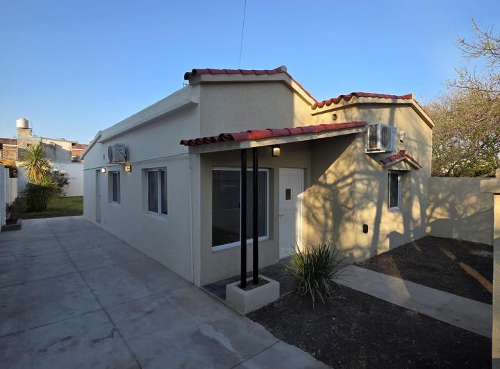 Casa · 303m² · 2 Dormitorios · 1 Cochera