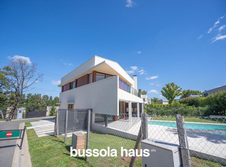 Casa · 265m² · 6 Ambientes · 2 Cocheras