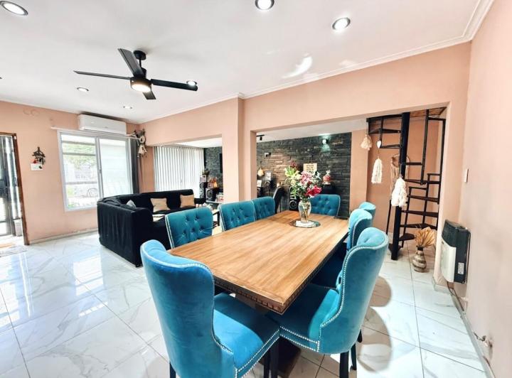 Casa · 200m² · 6 Ambientes