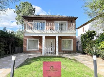 Casa · 200m² · 4 Ambientes · 4 Cocheras · Casa en Francisco Alvarez