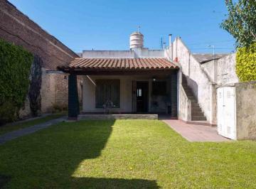 Casa · 85m² · 3 Ambientes · 3 Cocheras · Venta Casa 3 Amb. con Fondo Libre Cochera y Terraz