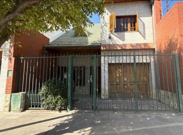 Casa · 138m² · 5 Ambientes · 1 Cochera · Casas - Chalet - Lanús - Este, Gran Bs. As. Sur