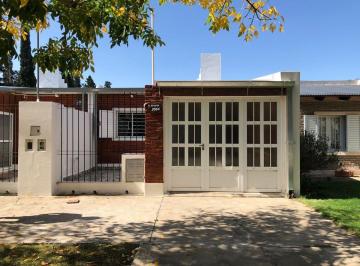 Casa · 80m² · 1 Ambiente · 1 Cochera · Alquila PH B° Los Arces 2 Dorm. Rafaela