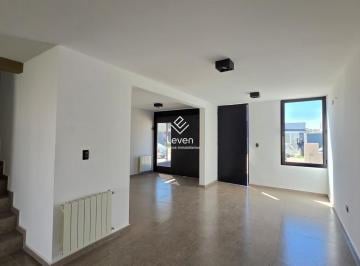 Casa · 130m² · 4 Ambientes · 2 Cocheras · Venta Rincones de Manantiales 3 Dorm.