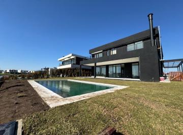 Casa · 321m² · 6 Ambientes · 1 Cochera · Espectacular Cassa en Venta en Costas, Puertos, Escobar
