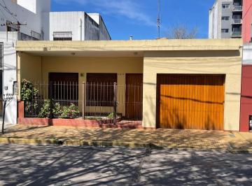 Casa · 3 Ambientes · 1 Cochera · Casa en Berazategui