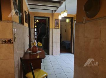 Casa · 65m² · 3 Ambientes · Casa Tipo PH, Sin Expensas en Barracas, con Patio, Venta