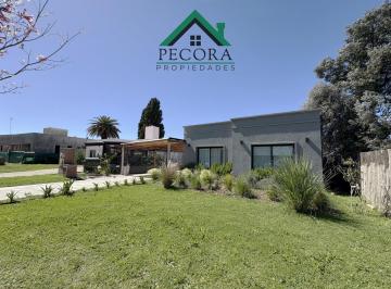 Casa · 110m² · 4 Ambientes · 2 Cocheras · Casa en Venta - San Ramiro - Lote 1 - Interno - Pilar del Este.