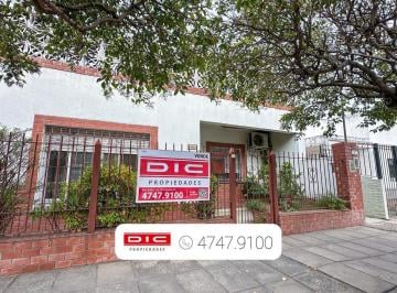 Casa · 329m² · 7 Ambientes · Casa 4 Dorm. Venta - Beccar