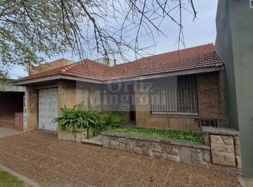 Casa · 125m² · 4 Ambientes · 1 Cochera · Casa Chalet en Venta en Banfield, Lomas de Zamora, G. B. a. Zona Sur