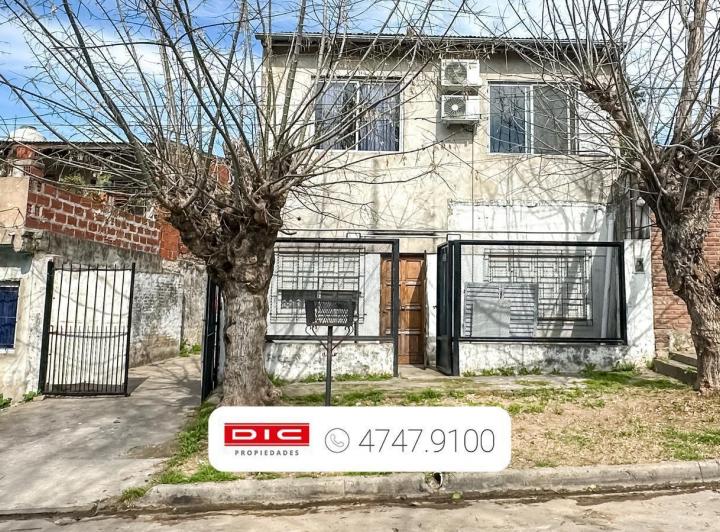 Casa · 270m² · 5 Ambientes · 2 Cocheras