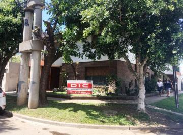 Casa · 125m² · 5 Ambientes · 1 Cochera · Importante Dx 5 Amb en Exc Ubicac. Gge, Patio y Terraza.